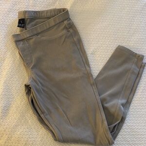 HUE Light Gray Pants